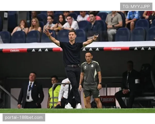 皇马三后卫体系磨合初现成效 18轮失16球展露防守韧性